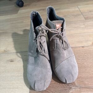 Women’s Toms Tan Wedge Bootie in Size 10